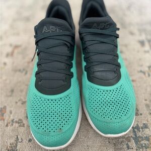 APL Men’s Techloom Tracer 10